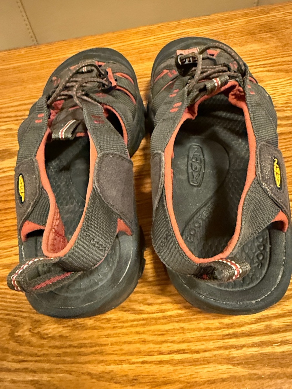 Mens Keen Water Shoes - 8.5 (41) - Picture 2 of 6